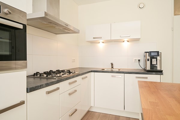 Medium property photo - Van Kinsbergenstraat 13, 2518 GV The Hague